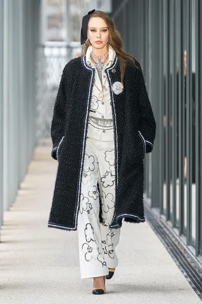 Look 30